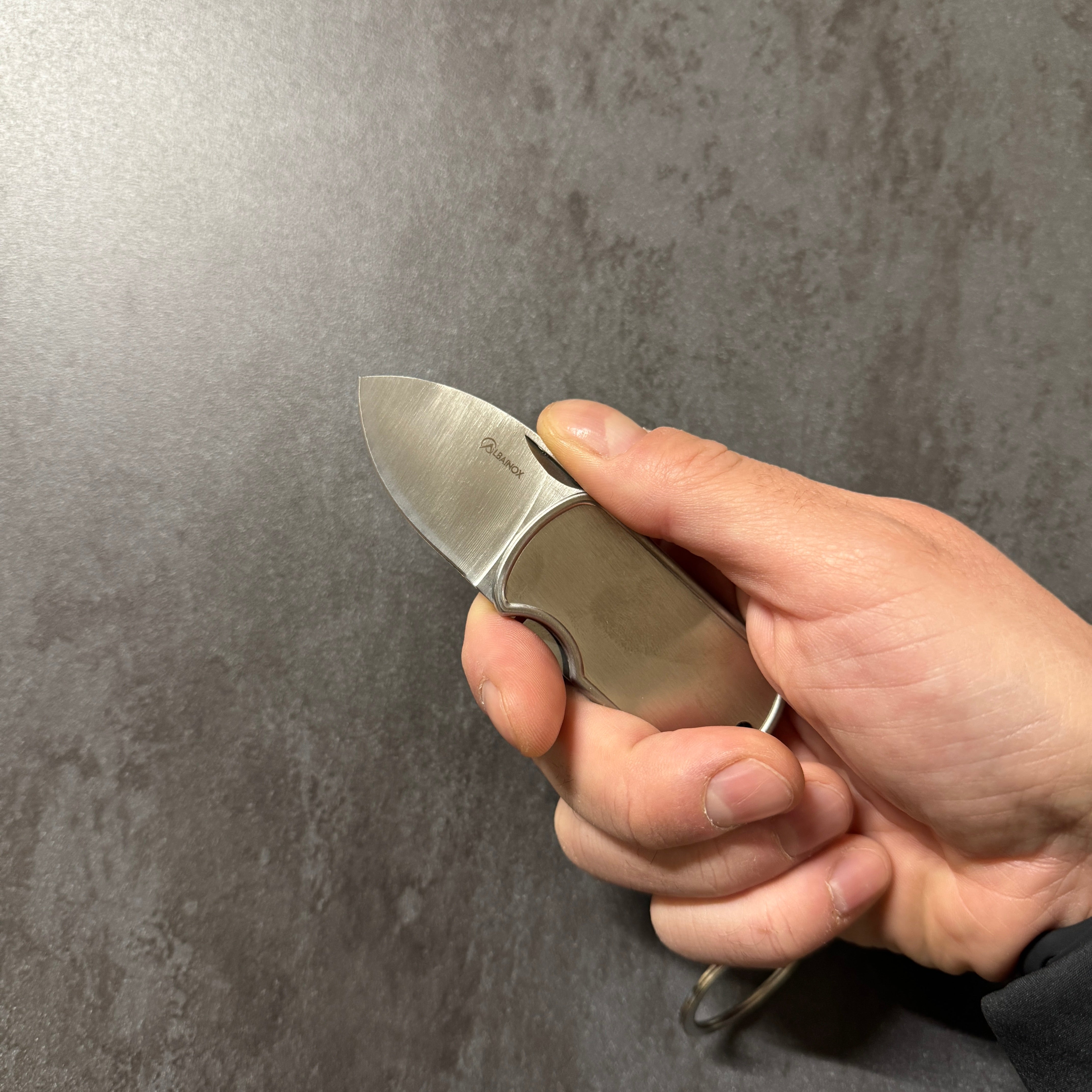 Coltello pattadese portachiavi lama 5 CM in corno di montone,con porta – Coltelli e passione di Mei Chiaramonti Coltello pattadese portachiavi lama 5 CM in corno di montone,con porta – Coltelli e passione di Mei Chiaramonti