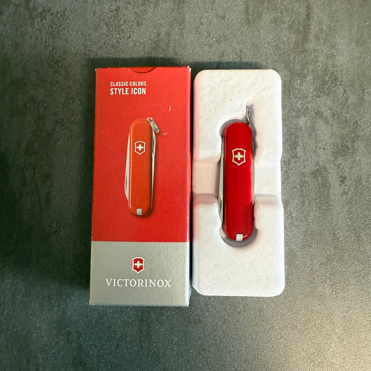 VICTORINOX - CLASSIC - STYLE ICON