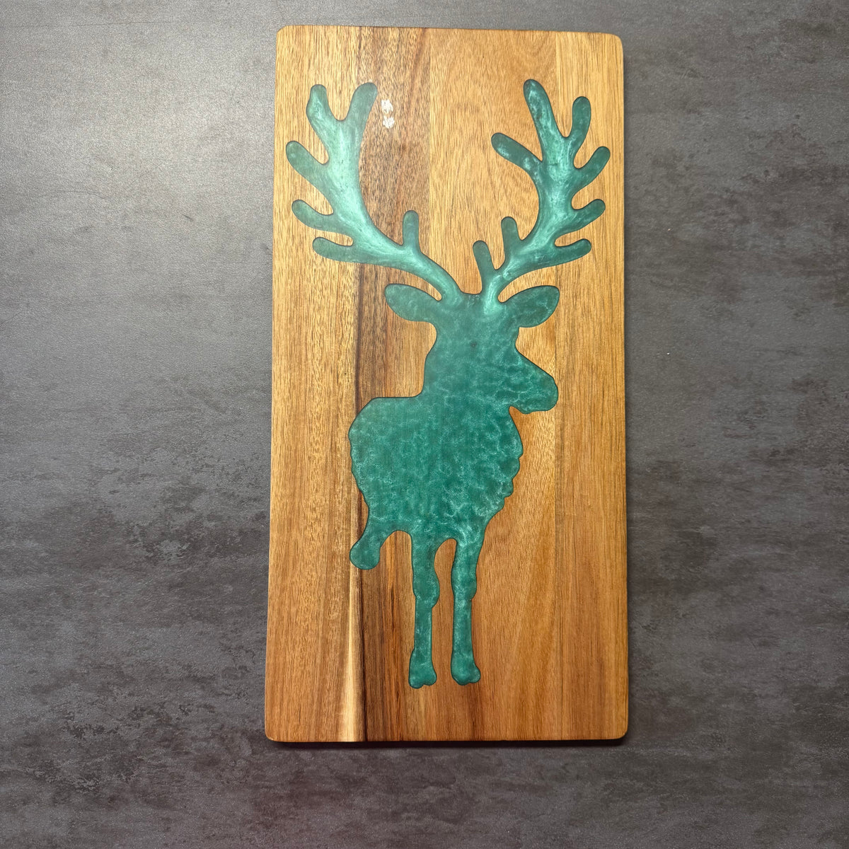 TAGLIERE ARTIGIANALE ALCE - LEGNO DI ACACIA E RESINA